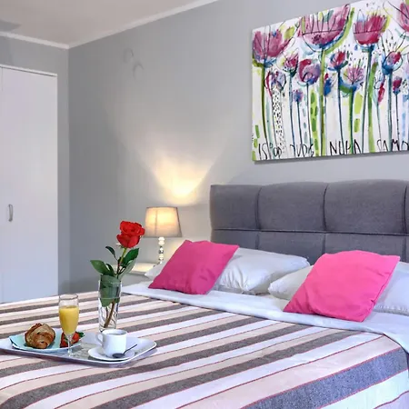 Canaria 1 By Interhome * بولا