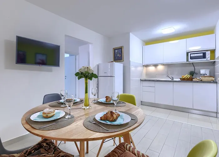 Apartman Canaria 1 By Interhome Pula