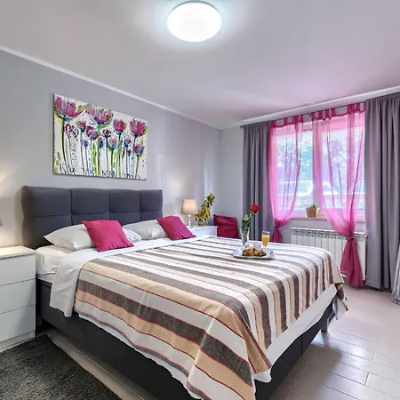 Canaria 1 By Interhome شقة