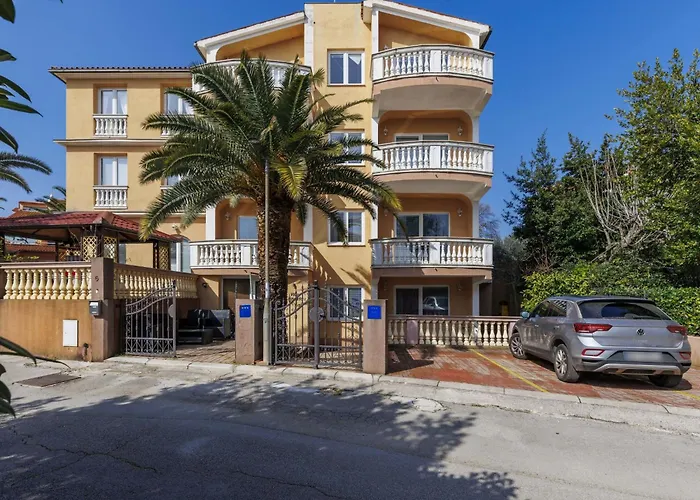 Apartment Canaria 1 By Interhome Pula