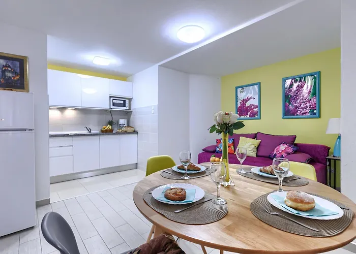 Canaria 1 By Interhome بولا