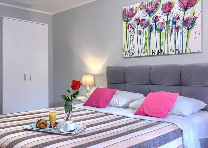 Canaria 1 By Interhome * بولا