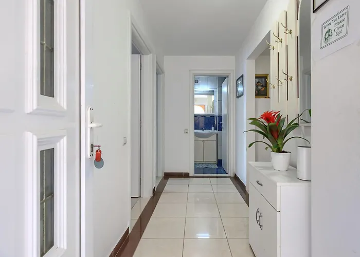 Canaria 1 By Interhome