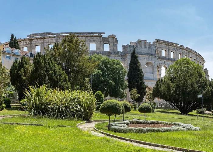 Canaria 1 By Interhome بولا